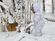 Дик и малыш, который хорошо умеет маскироваться в зимнем лесу ))))